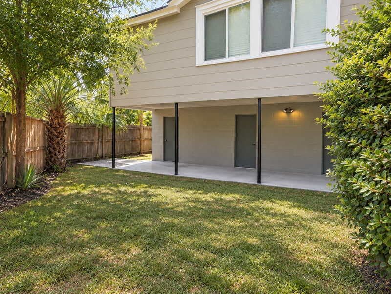 Savannah House: 830 E Park Ave