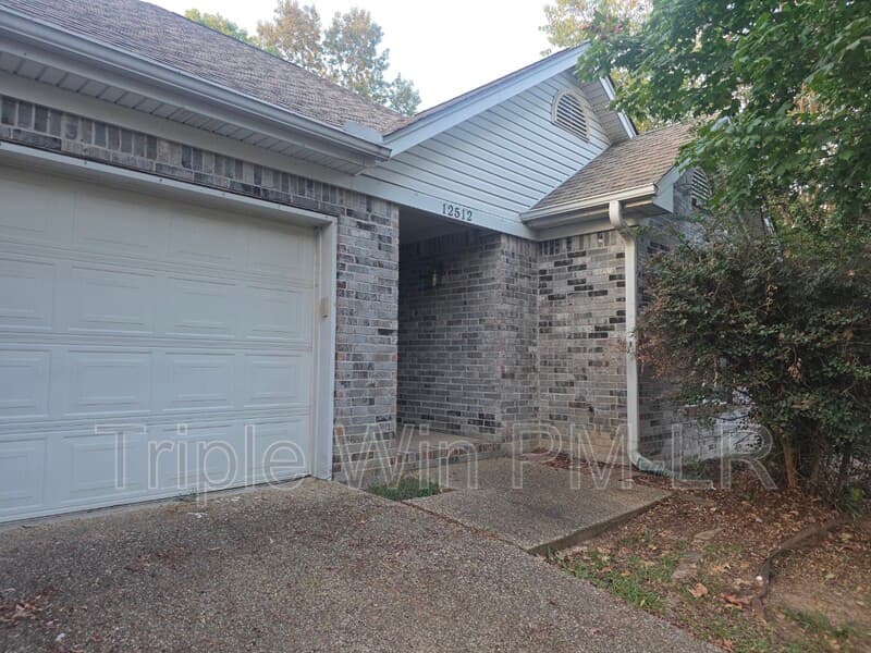 Little Rock House: 12512 Woodbury Dr