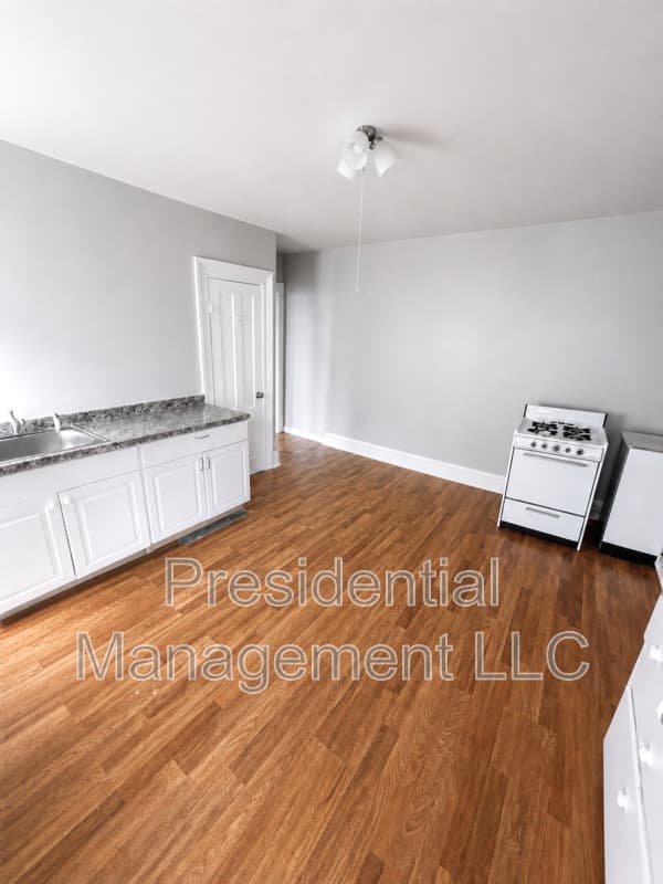 Waterbury Condo: 74 Holmes Ave