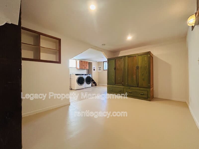 Crockett House: 653 Alhambra Street