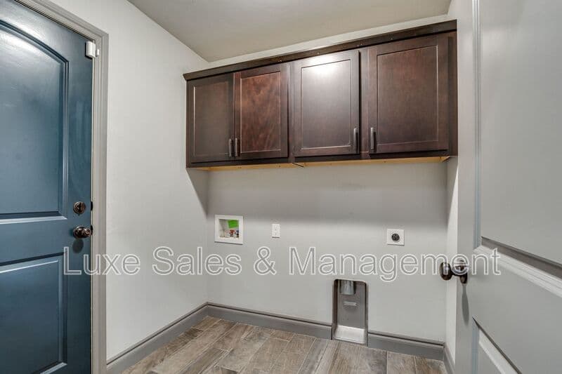 Edmond House: 6133 Oxnard St