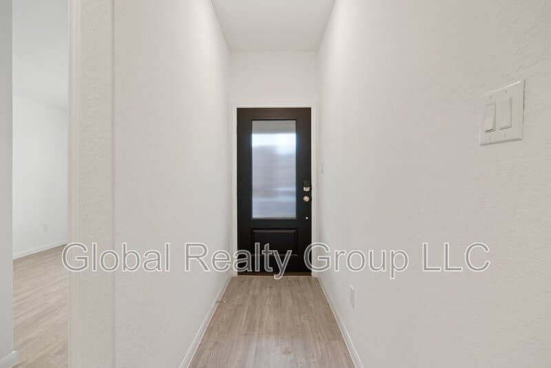 Seguin House: 9105 Navarro Vis