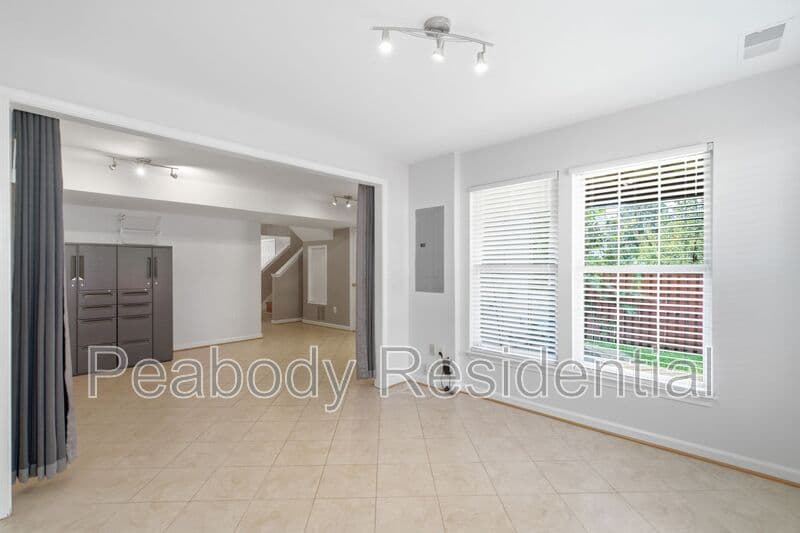 Sterling House: 46670 Cavendish Sq