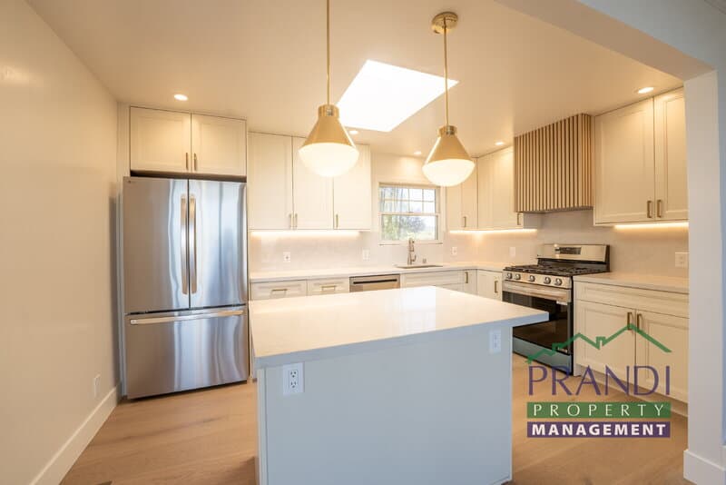 San Anselmo House: 645 Fawn Dr