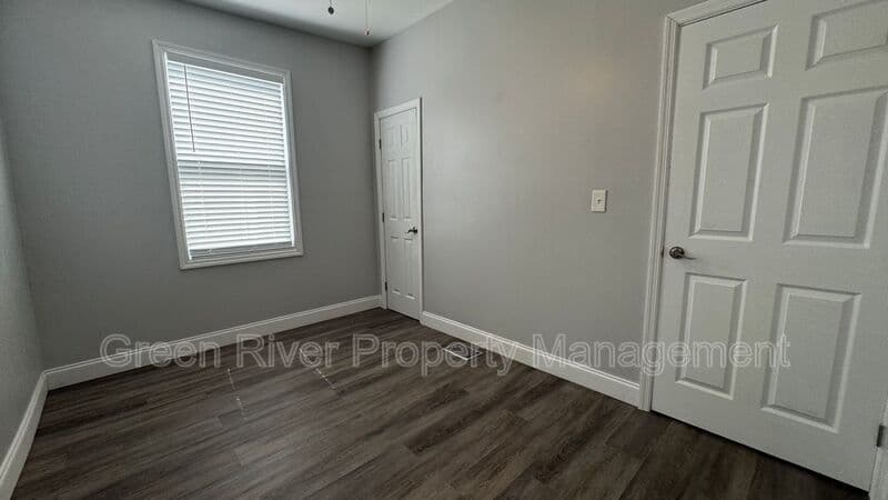 Jacksonville House: 2805 College St