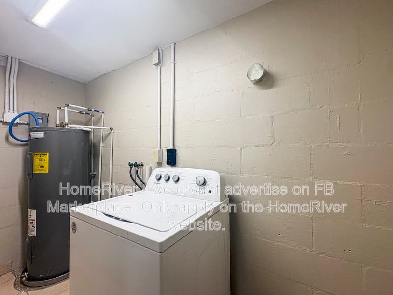 Leesburg House: 1316 Dora Dr