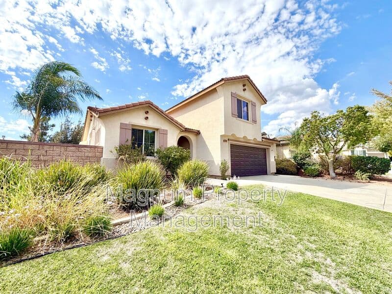 Lake Elsinore House: 34089 Dianthus Ln