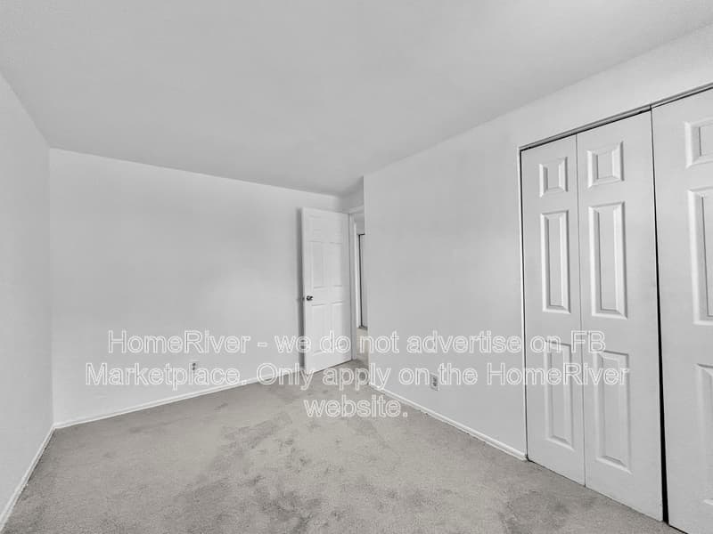 Bolingbrook House: 411 Gainsborough Ct
