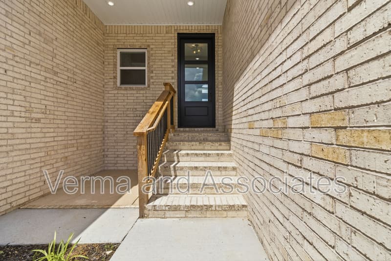 Centerton House: 1071 Whistler St