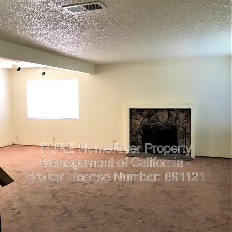 Sacramento House: 1510 Woodridge Oak Way