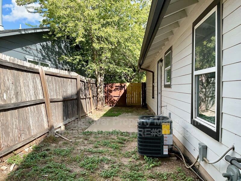 Austin Condo: 3413 Lynridge Dr