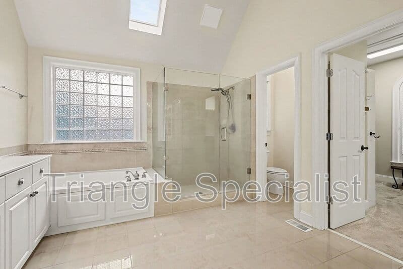 Raleigh House: 6121 Carlyle Drive