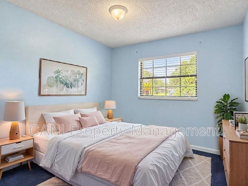 Sanford House: 1003 W 9th Street