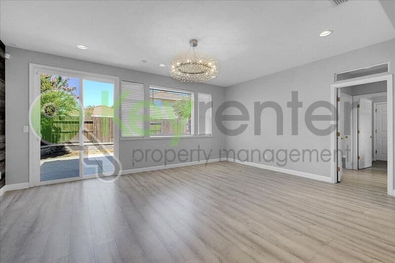 Lincoln House: 1740 Allenwood Circle
