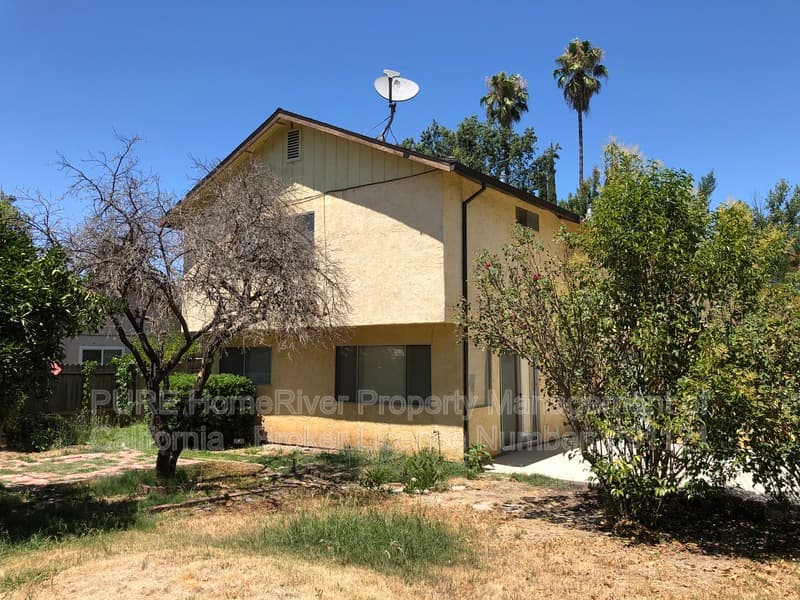 Sacramento House: 1510 Woodridge Oak Way