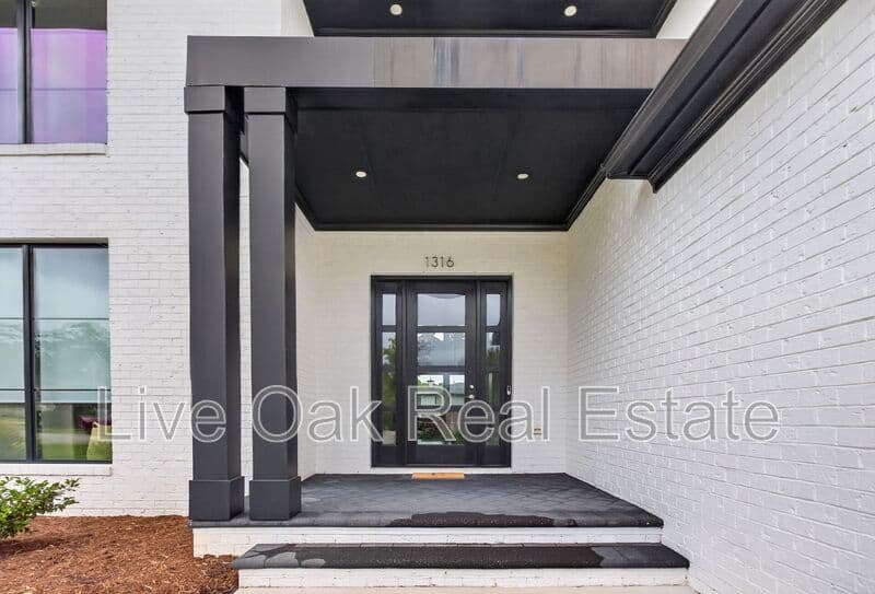 Virginia Beach House: 1316 Lambeth Lane