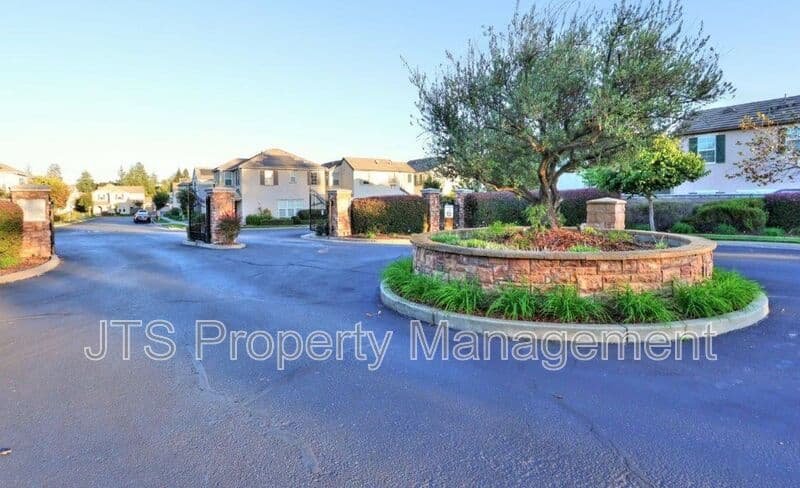 Orangevale House: 9041 Crescenda Lane