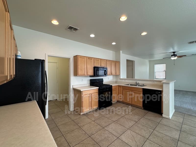 Laveen House: 6859 W Darrel Road