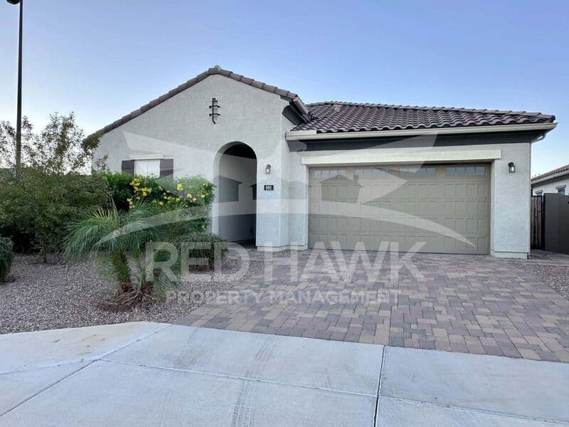 Gilbert House: 991 E Holland Park Dr