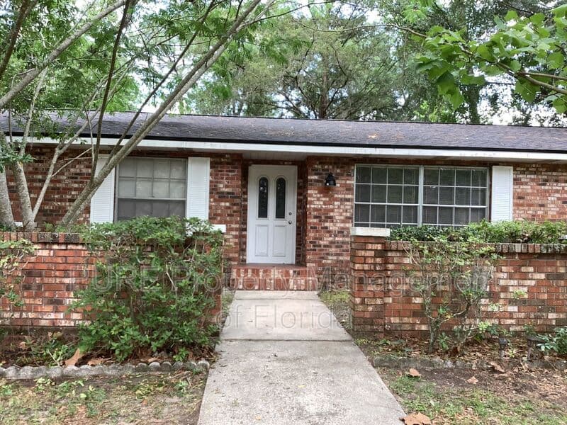 Ocala House: 711 NE 41st Avenue