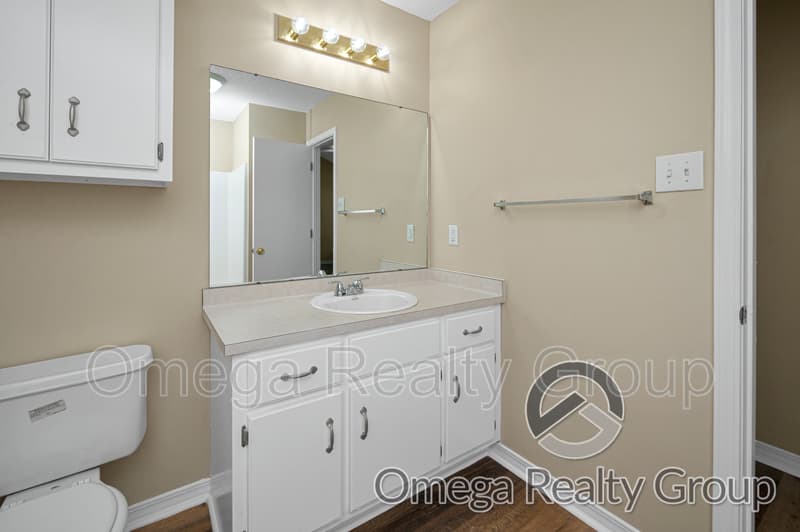 Mobile House: 3020 Barlett Dr