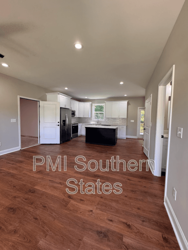 Greenville House: 711 Rockcliff St