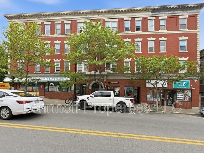 Salem Apartment: 116 Lafayette Street