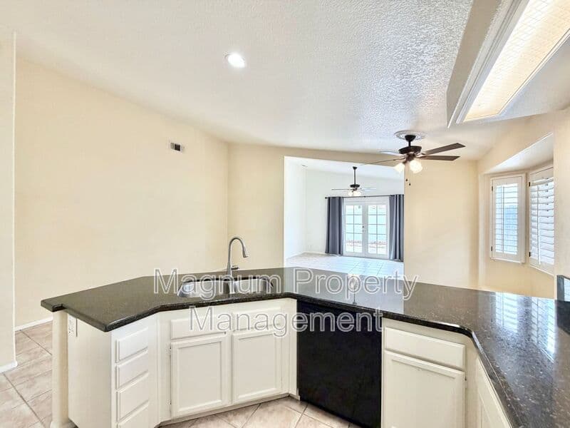 Murrieta House: 25167 Parkcrest Dr