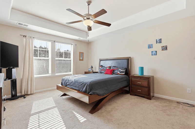 Savannah House: 225 Willow Point Cir
