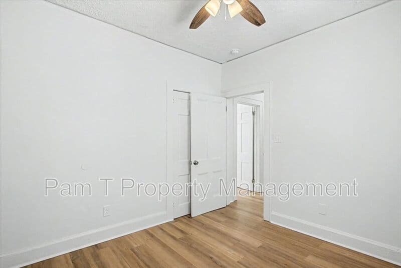 Savannah Condo: 613 W 39th St