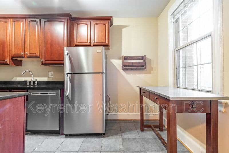Washington Condo: 3010 Wisconsin Ave, NW