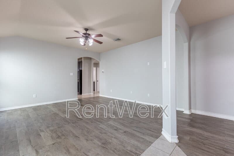 San Antonio House: 5815 Southern Knoll