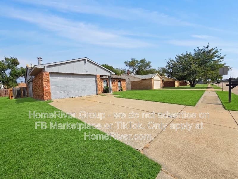 North Richland Hills House: 6905 Mid Cities Blvd