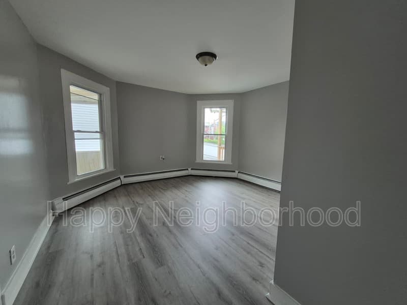 Middletown House: 46 Green StreetUnit 2B