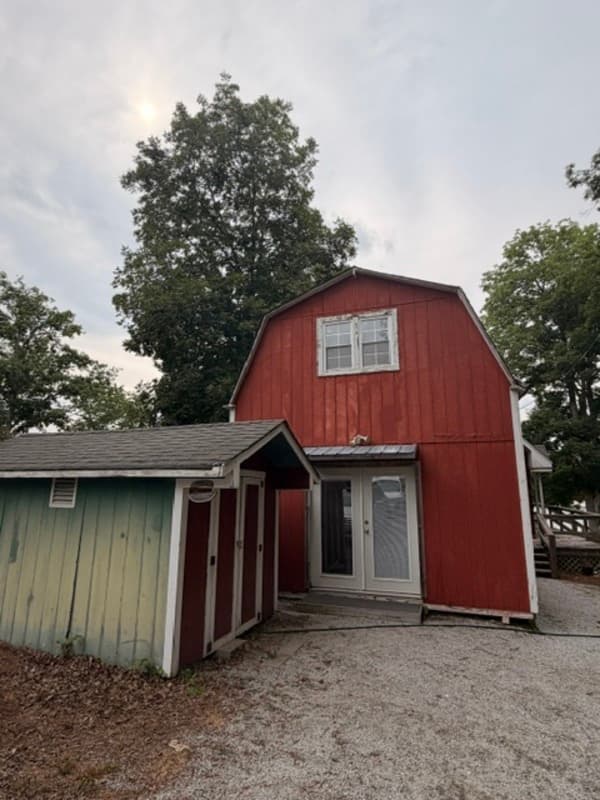 Prosperity House: 127 Oak Pointe Road