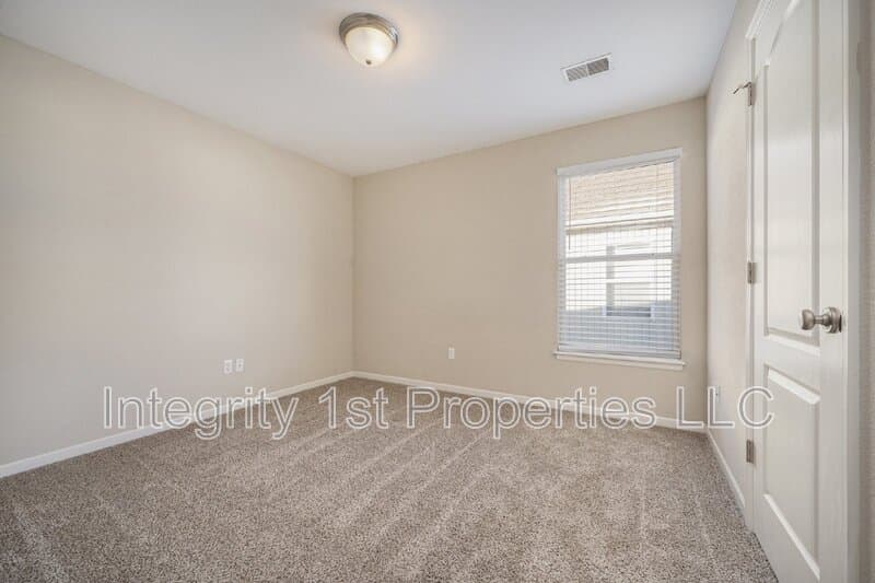 Kansas City Condo: 5930 NW 91st Ter