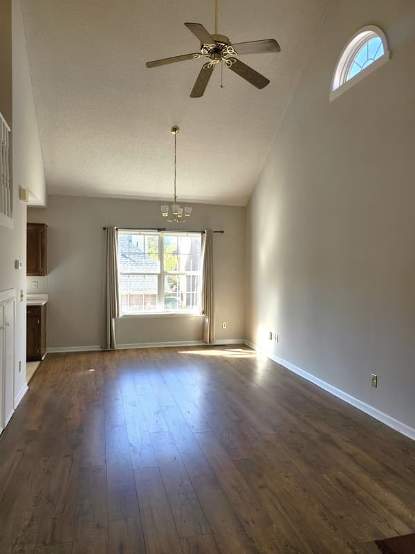 Columbia House: 1305 Melrose Heights Street