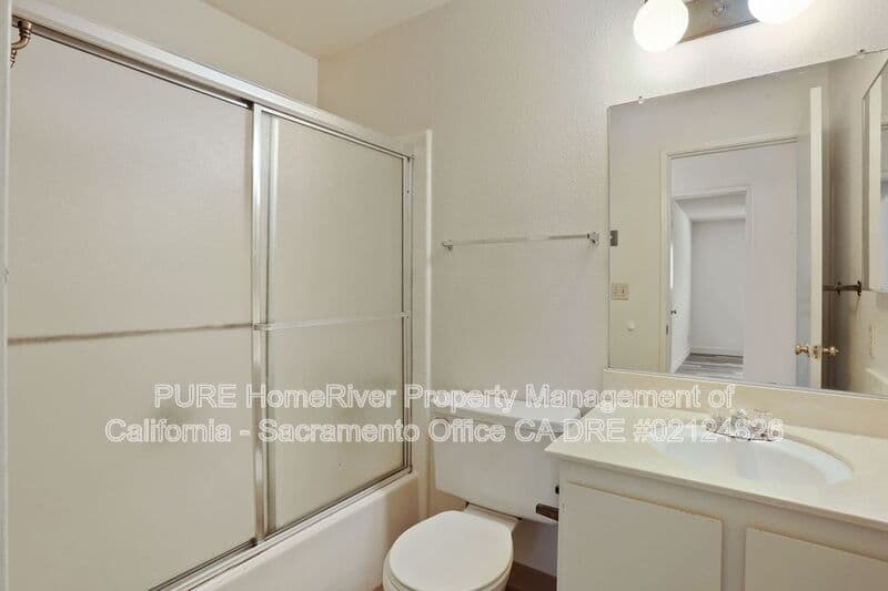 Fair Oaks House: 8128 Deseret Ave