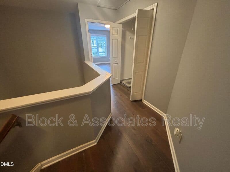 Clayton House: 27 Great View Ct