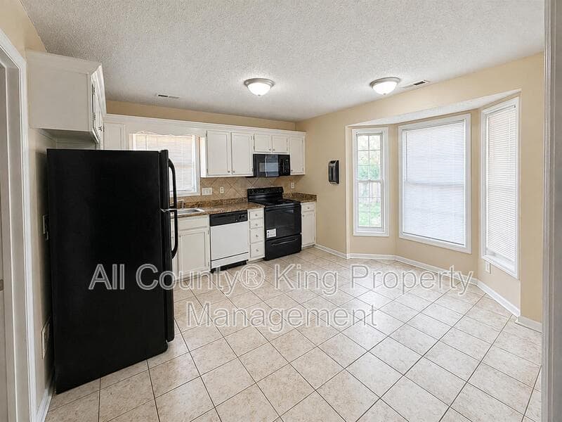 Hope Mills House: 3832 Softwind Lane