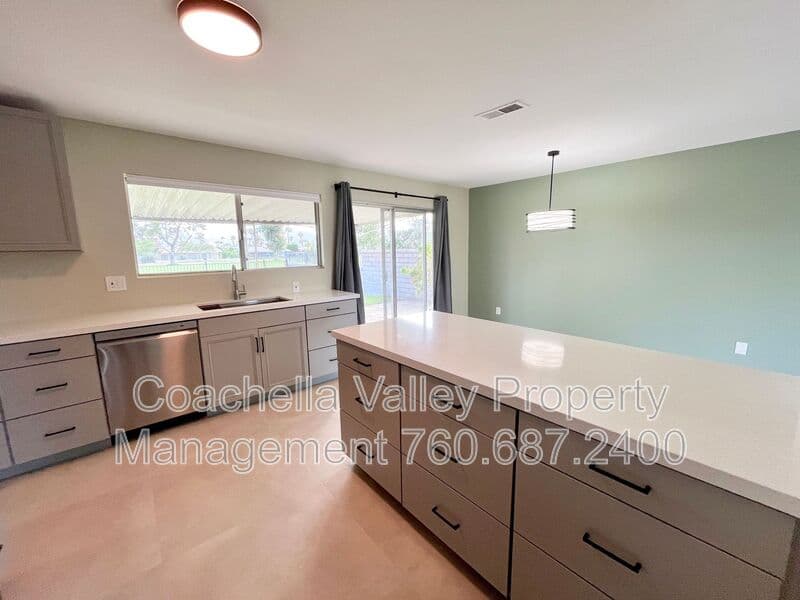Palm Desert House: 76723 New York Ave
