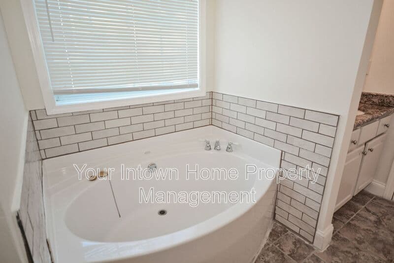 Atlanta House: 69 Haygood Ave SE