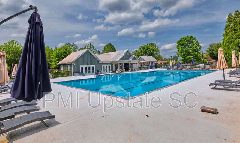 Simpsonville House: 218 Marefair Ln