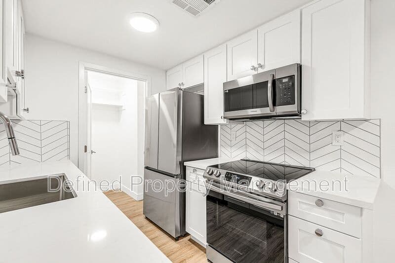 Valley Village Condo: 5807 Laurel Canyon Boulevard
