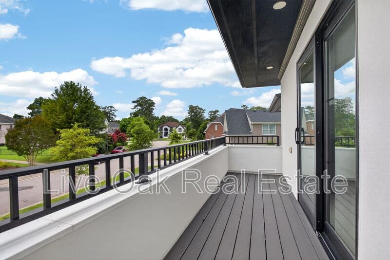 Virginia Beach House: 1316 Lambeth Lane