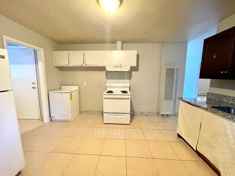 Selma Condo: 606 Winston Circle