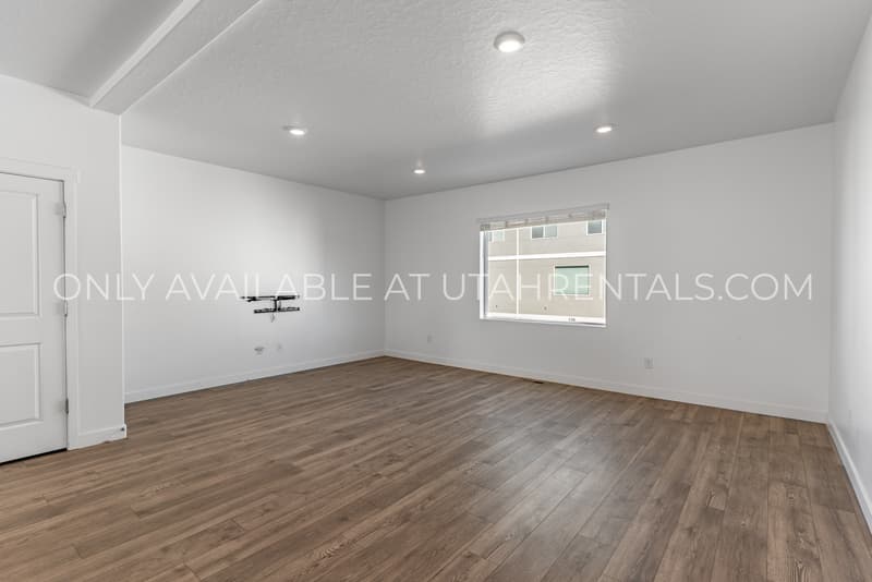 Saratoga Springs Townhome: 1139 E Hatch Row