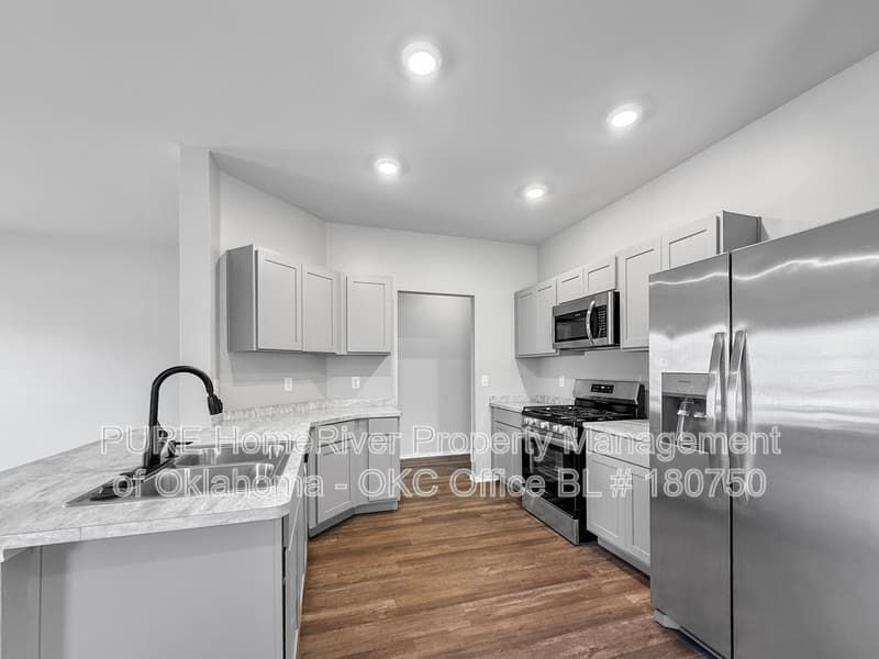 Chickasha House: 2014 Taylor St
