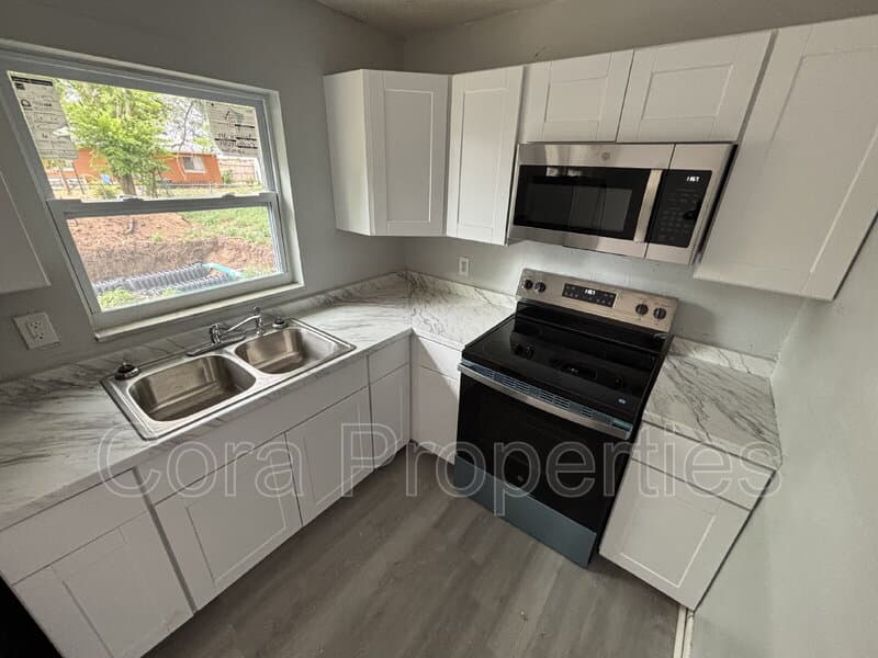 Lake Wales House: 2436 Lilly Street