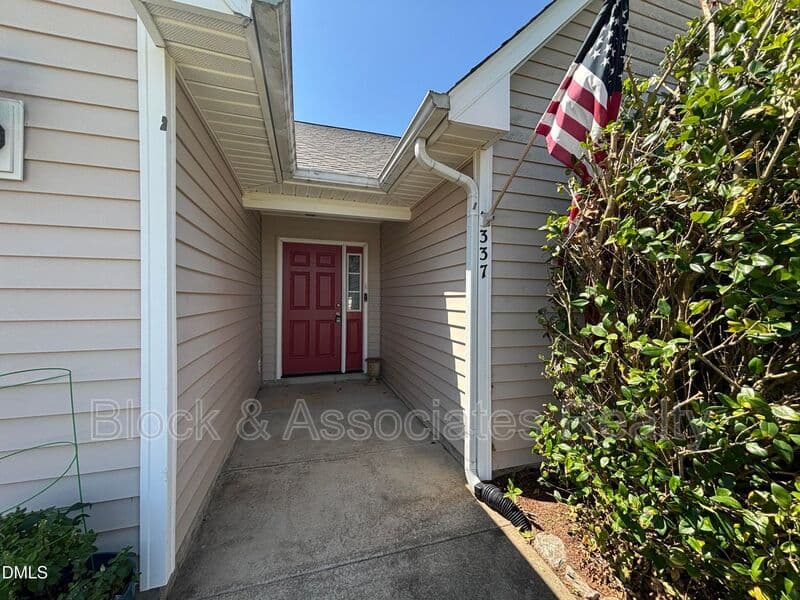 Raeford House: 337 Americana Dr